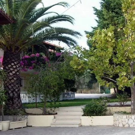아파트호텔 Helena's Livathos (Kefalonia)